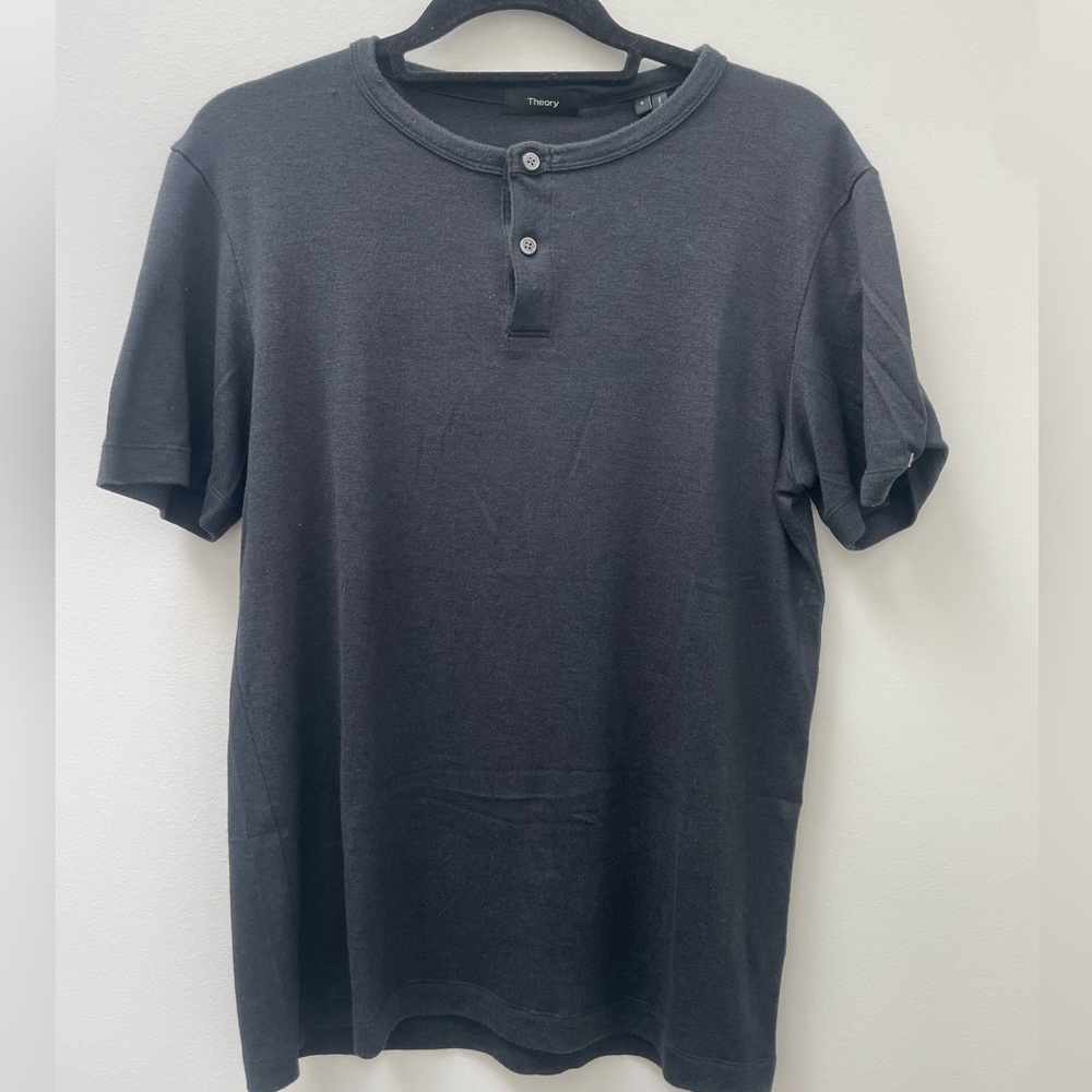 Theory Men’s Gaskell Henley Tee in Anenome/Dark Navy